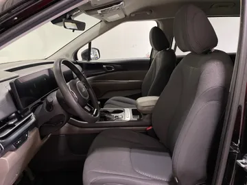 2025 Kia Carnival - image 3