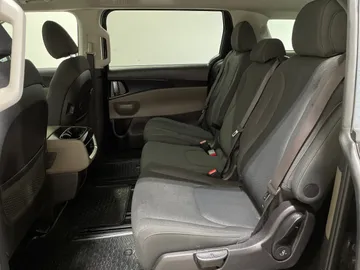 2025 Kia Carnival - image 15