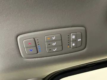 2025 Kia Carnival - image 30