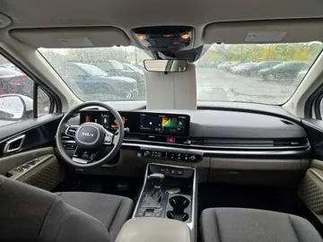 2025 Kia Carnival - image 9