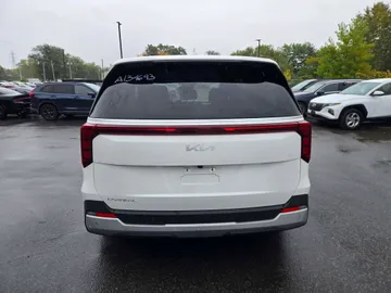 2025 Kia Carnival - image 4