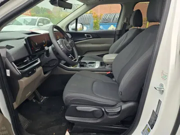 2025 Kia Carnival - image 8