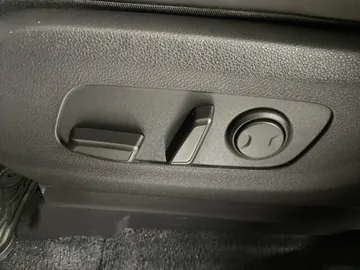 2024 Kia Carnival - image 19
