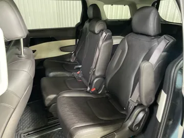 2024 Kia Carnival - image 15