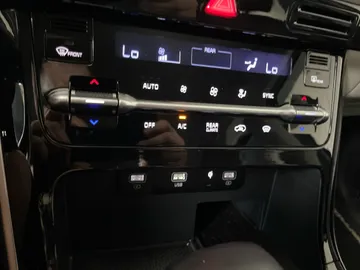 2024 Kia Carnival - image 23