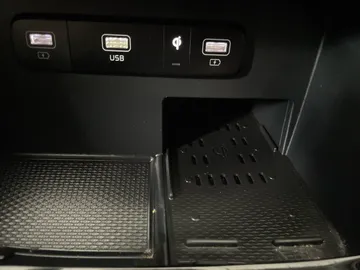 2024 Kia Carnival - image 31