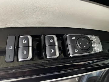 2024 Kia Carnival - image 25