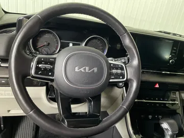 2024 Kia Carnival - image 17