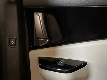 2022 Kia Carnival - image 30