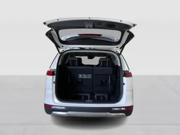 2022 Kia Carnival - image 12
