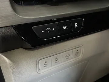 2022 Kia Carnival - image 28