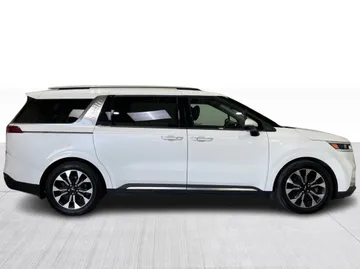 2022 Kia Carnival - image 2
