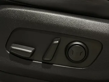 2022 Kia Carnival - image 18