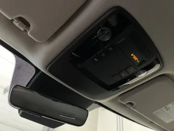 2022 Kia Carnival - image 16