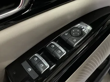 2022 Kia Carnival - image 23