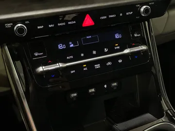 2023 Kia Carnival - image 22