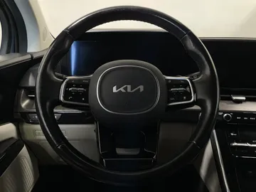 2023 Kia Carnival - image 25