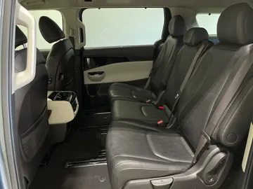 2023 Kia Carnival - image 15