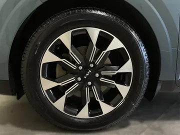2023 Kia Carnival - image 6