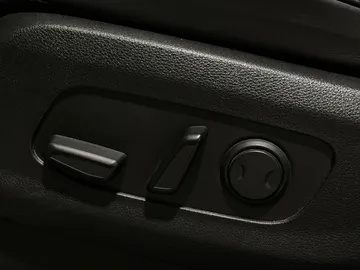 2023 Kia Carnival - image 19