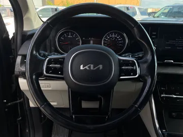2023 Kia Carnival - image 18