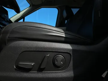 2023 Kia Carnival - image 25