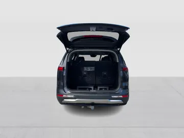 2023 Kia Carnival - image 13
