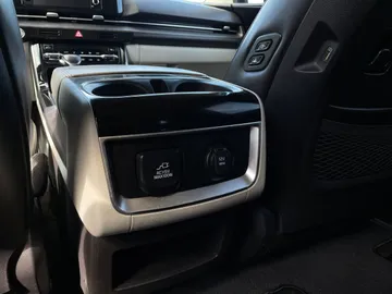 2023 Kia Carnival - image 28