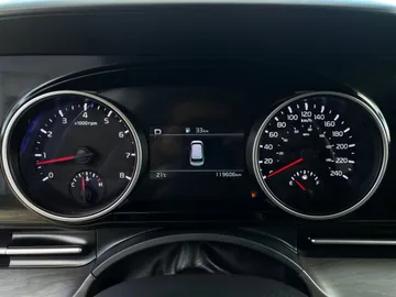 2023 Kia Carnival - image 17
