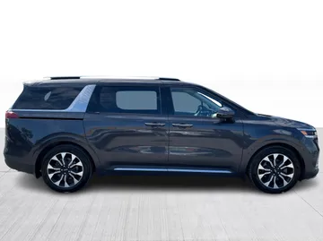 2023 Kia Carnival - image 2
