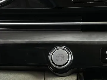 2023 Kia Carnival - image 23