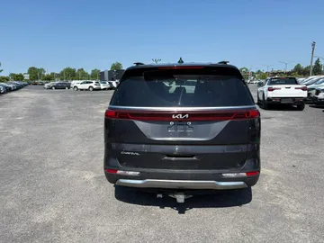 2023 Kia Carnival - image 6
