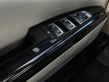 2023 Kia Carnival - image 24