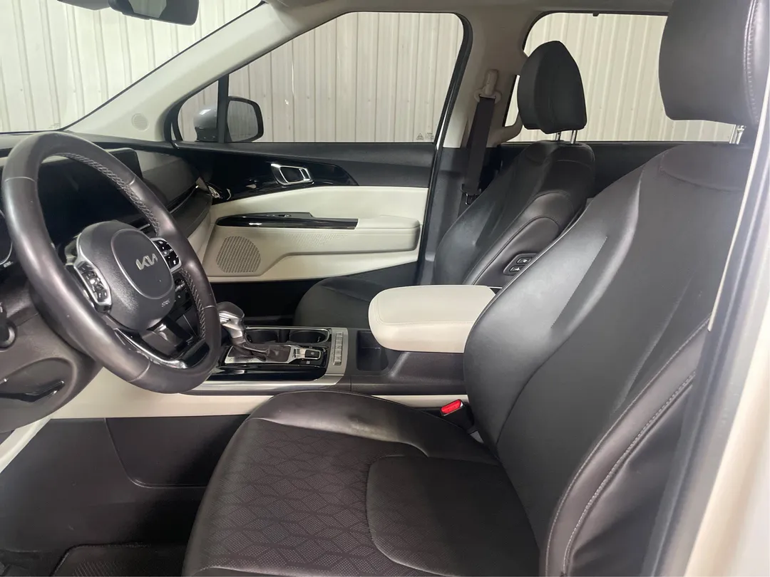 2024 Kia Carnival — photo 3
