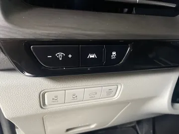 2024 Kia Carnival - image 35
