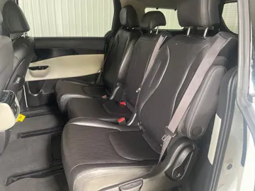 2024 Kia Carnival - image 15