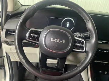 2024 Kia Carnival - image 17