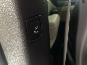 2024 Kia Carnival - image 34