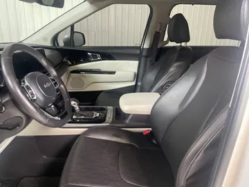 2024 Kia Carnival - image 3