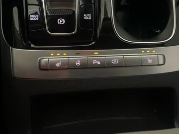 2024 Kia Carnival - image 28
