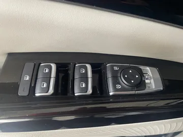 2024 Kia Carnival - image 26