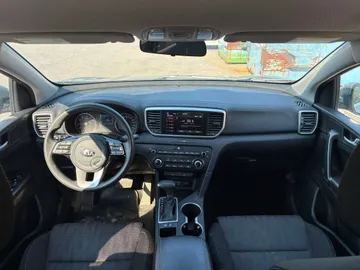 2021 Kia Sportage - image 8