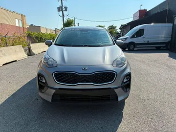 2021 Kia Sportage - image 2