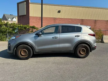 2021 Kia Sportage - image 6