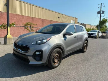 2021 Kia Sportage - image 3
