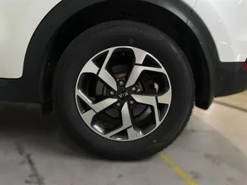 2021 Kia Sportage - image 6