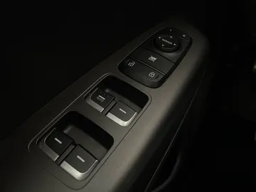 2021 Kia Sportage - image 21