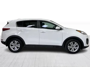 2017 Kia Sportage - image 2