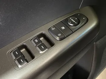 2018 Kia Sportage - image 19