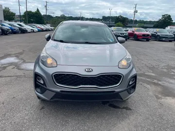 2020 Kia Sportage - image 2